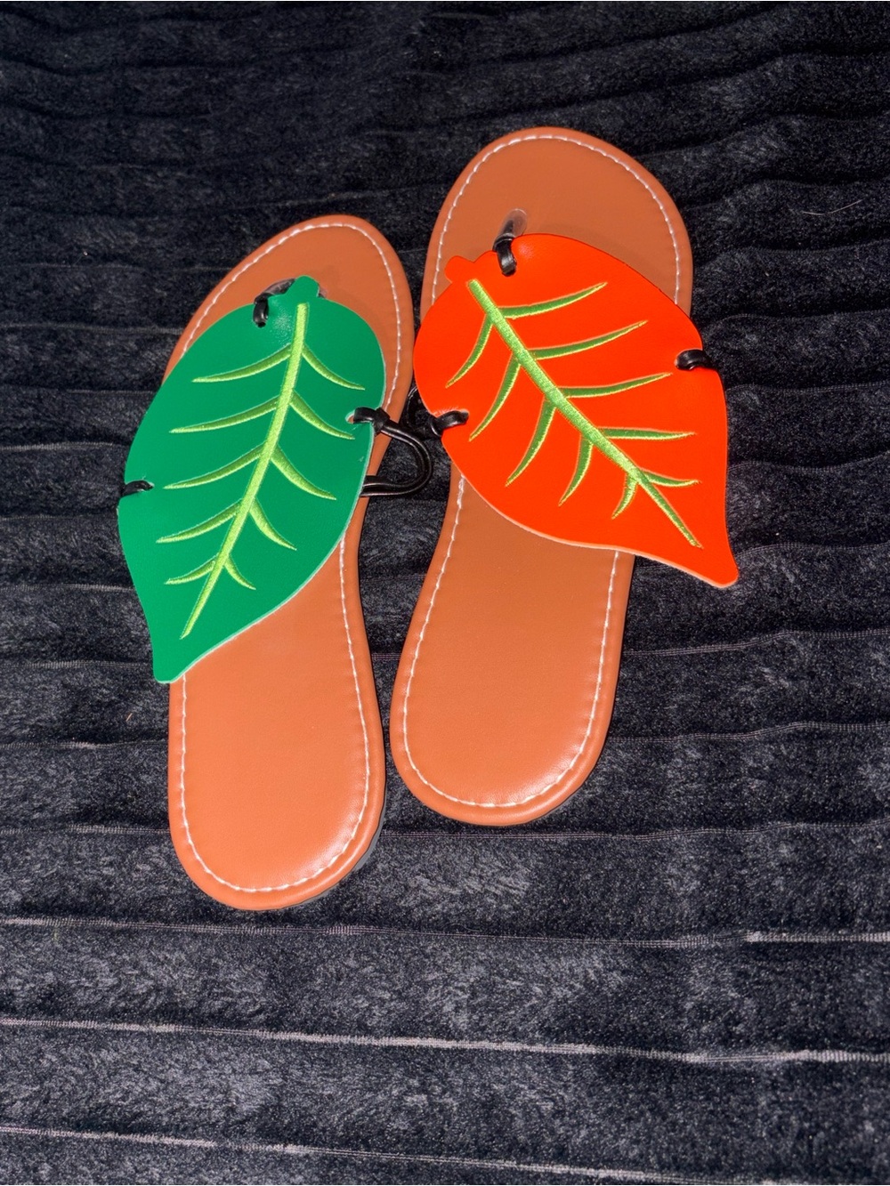 Women's Leaf Embellished Flip Flop Sandals